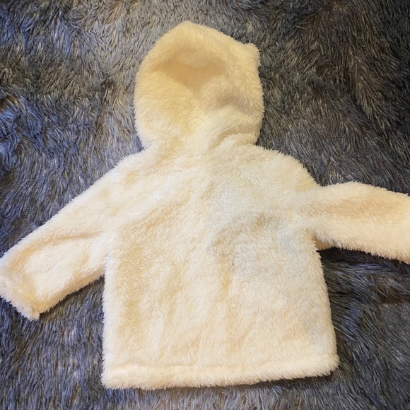💙 3/$30 Baby Gymboree Fuzzy White Jacket - Picture 3 of 4